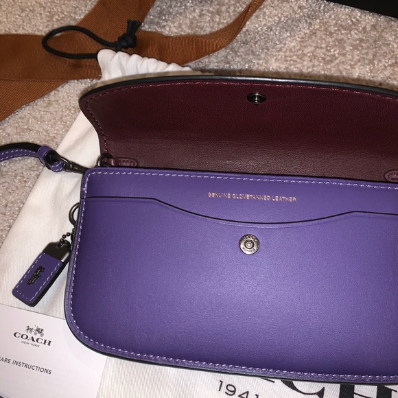 Coach wristlet - Picture 4 of 8